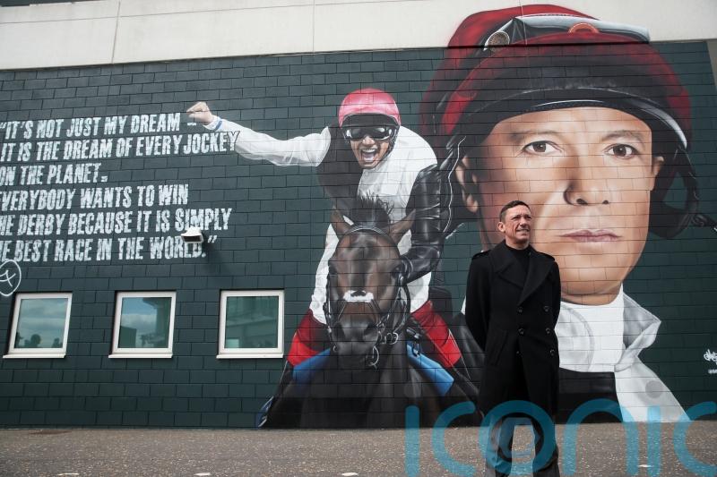 Dettori looks on in awe at unveiling of Epsom mural
