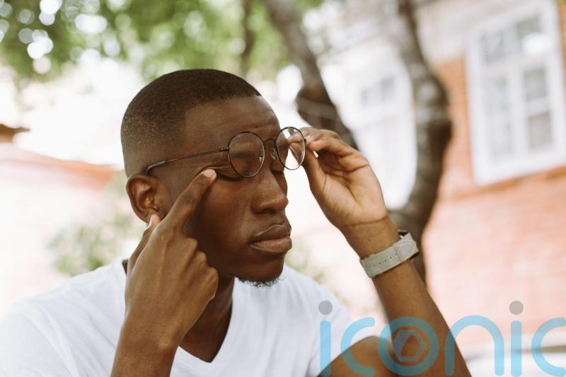 What is the link between pollen and eye infections?