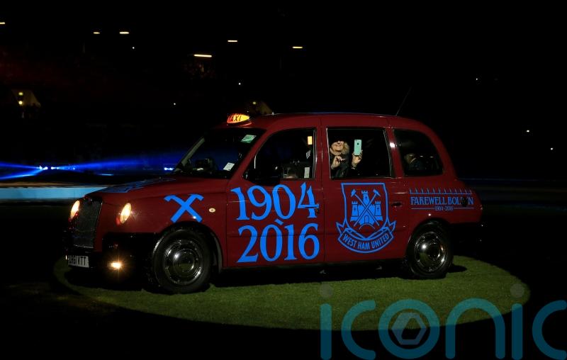 On This Day in 2016 – West Ham beat Manchester United in Upton Park farewell