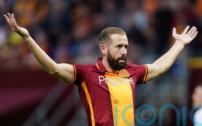 Livingston hit back to draw with Motherwell after Kevin van Veen scores again