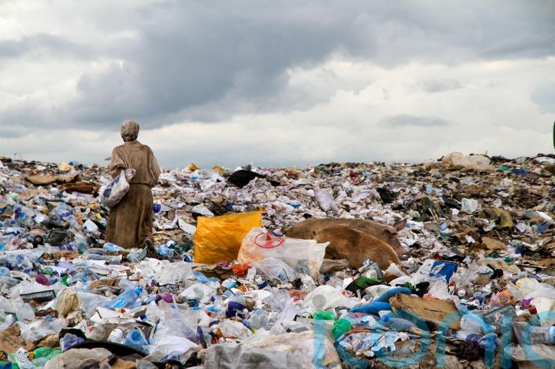 Is the plastic problem exacerbating gender inequality?
