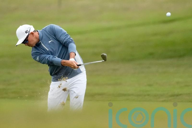 Rickie Fowler makes fast start at US Open with early move to top leaderboard