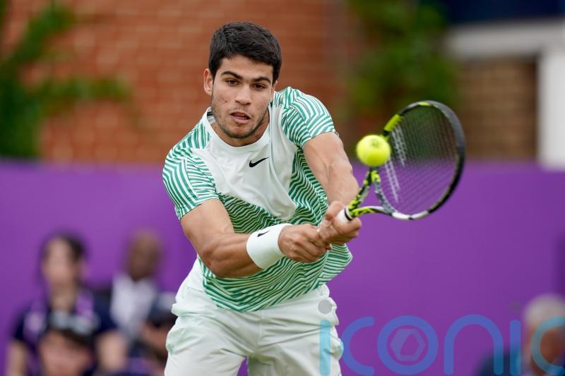 Carlos Alcaraz hopes to thrive on grass this summer after advancing at Queen’s