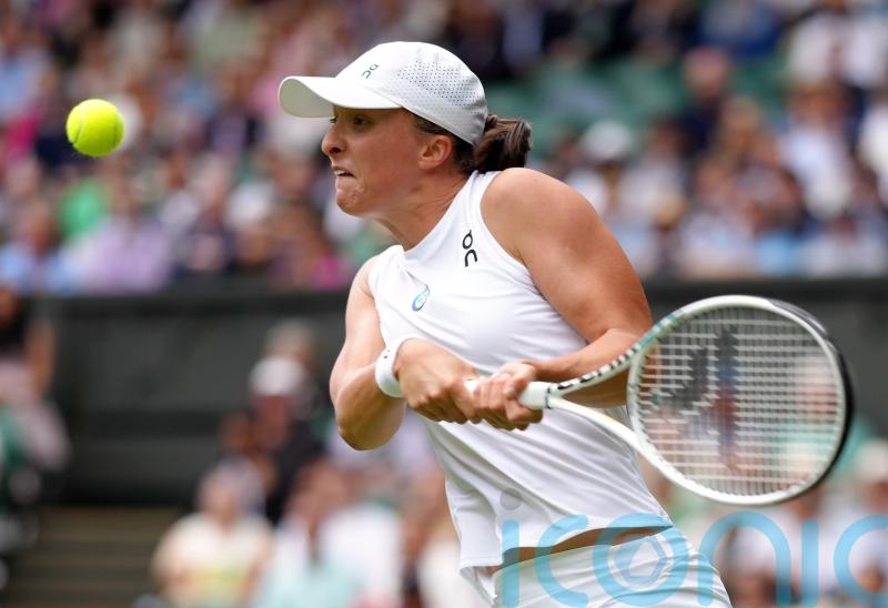 Iga Swiatek breezes through while Ukraine’s Marta Kostyuk fights back to win
