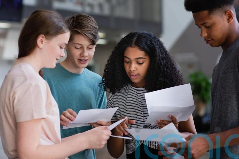 How to help your teen with comparison culture on GCSE results day