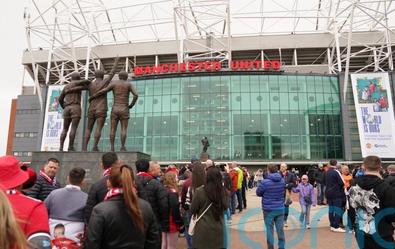 Manchester United share price crashes by £500m after report Glazers may not sell