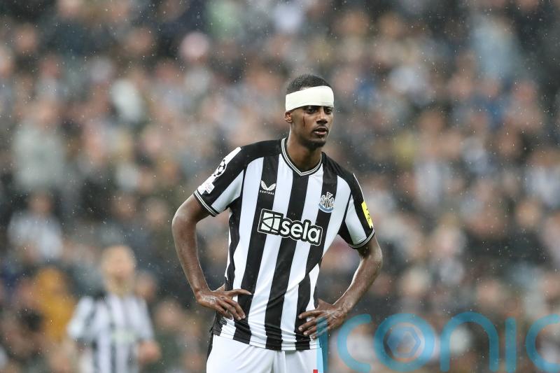 Newcastle boss Eddie Howe hails Alexander Isak’s battling response against PSG