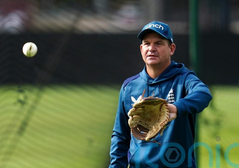 Matthew Mott wary of &lsquo;raging favourites&rsquo; as England look to avoid further shame