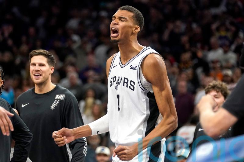 San Antonio Spurs record dramatic upset against Phoenix Suns in dying seconds