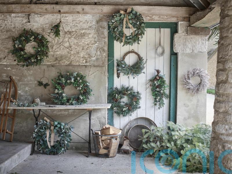 10 wondrous wreaths and gorgeous garlands for a festive touch