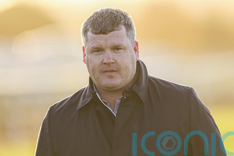 Elliott mob-handed in Troytown