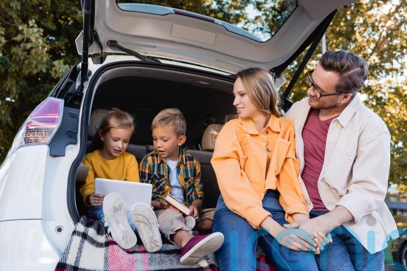10 ways to survive long car journeys with young children this Christmas