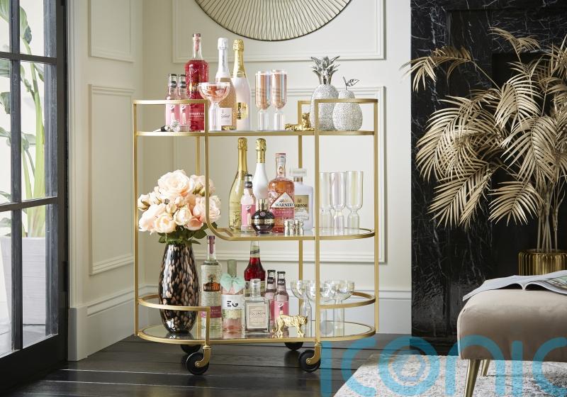 10 glitzy ways to style sleek soirées