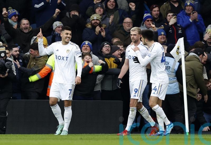 Leeds scrape to victory over Preston thanks to late Joel Piroe penalty
