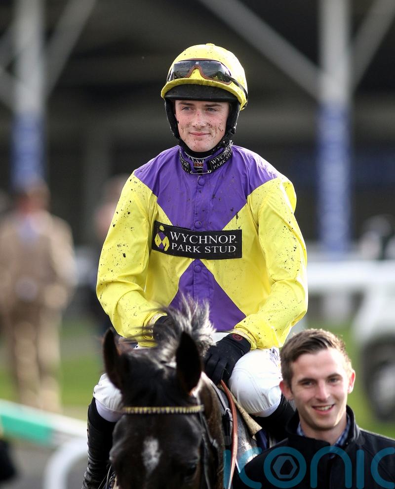 Carole’s Pass powers home to claim Listed victory