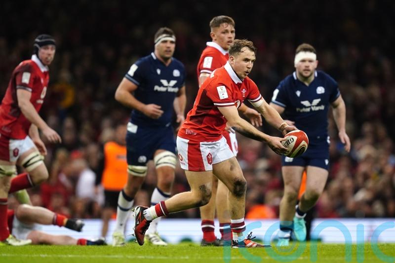 Ioan Lloyd benefits from presence of ex-Wales half-backs in adapting to role
