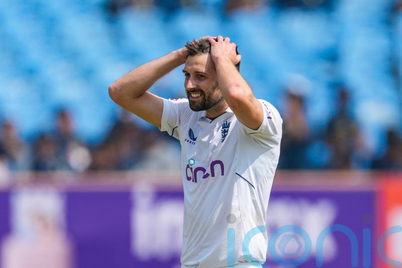 England pay for dropped catches as India make imposing first-innings total
