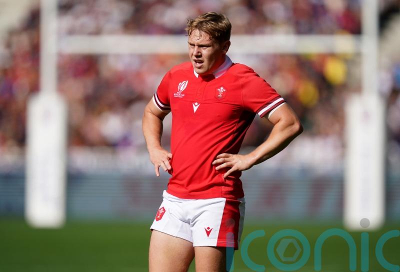 Sam Costelow to return for Wales against Ireland in Guinness Six Nations clash
