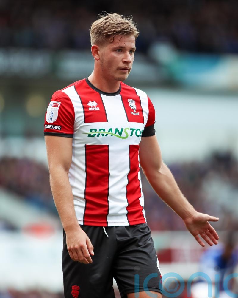 Max Sanders strike helps Leyton Orient close gap on play-off chasing Stevenage