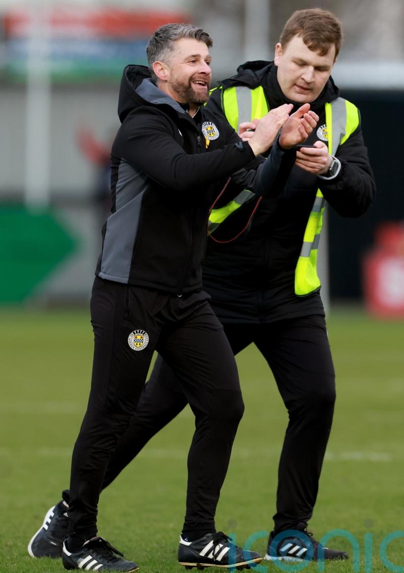 St Mirren close in on European place with victory at Dundee