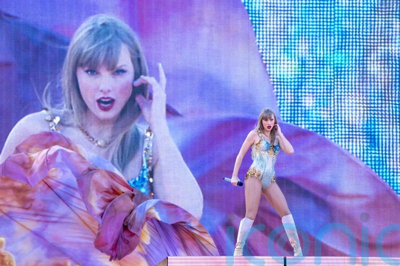 How Taylor Swift’s Eras Tour makeup stays in place all night