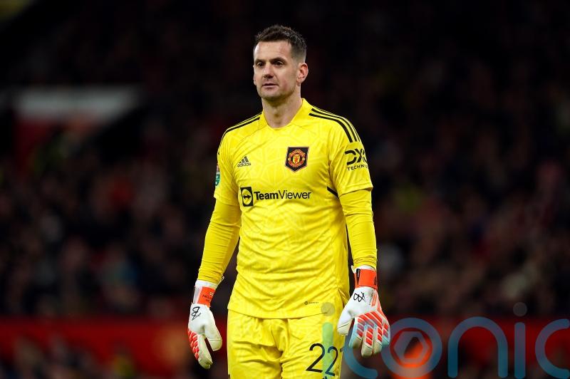 Tom Heaton signs new one-year deal with Manchester United
