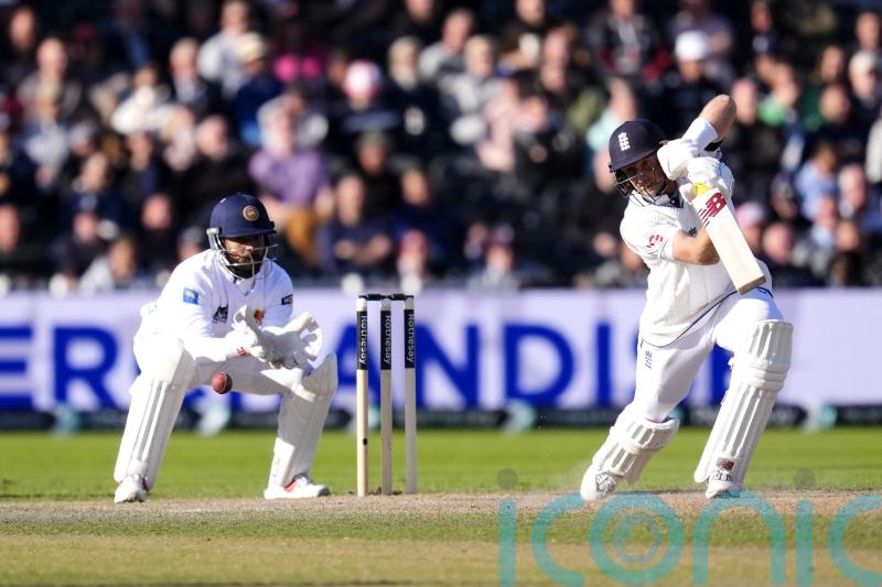 Joe Root digs in to guide England to battling win over Sri Lanka in first Test