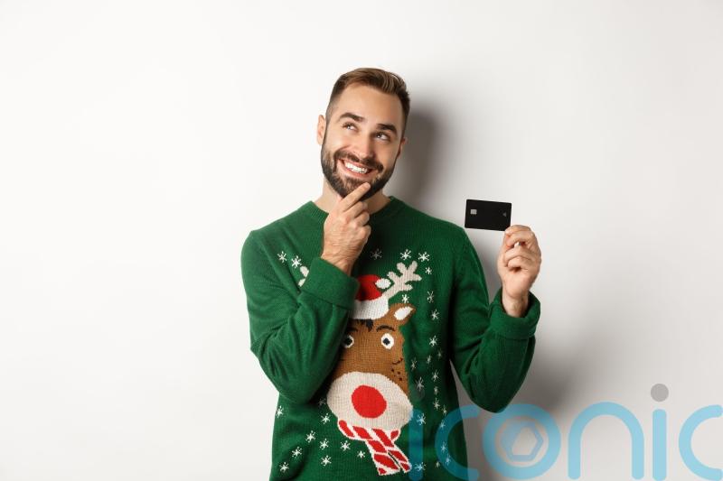 8 ways to be savvy with your spending this Christmas