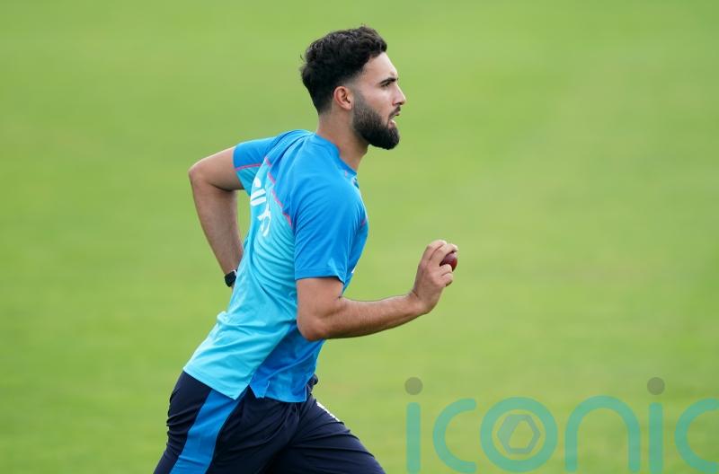 Saqib Mahmood still has Test ambition despite signing white-ball Lancashire deal