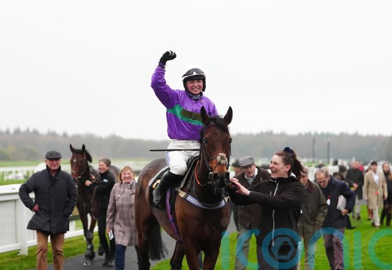 Bryony Frost sparkles on flying British return