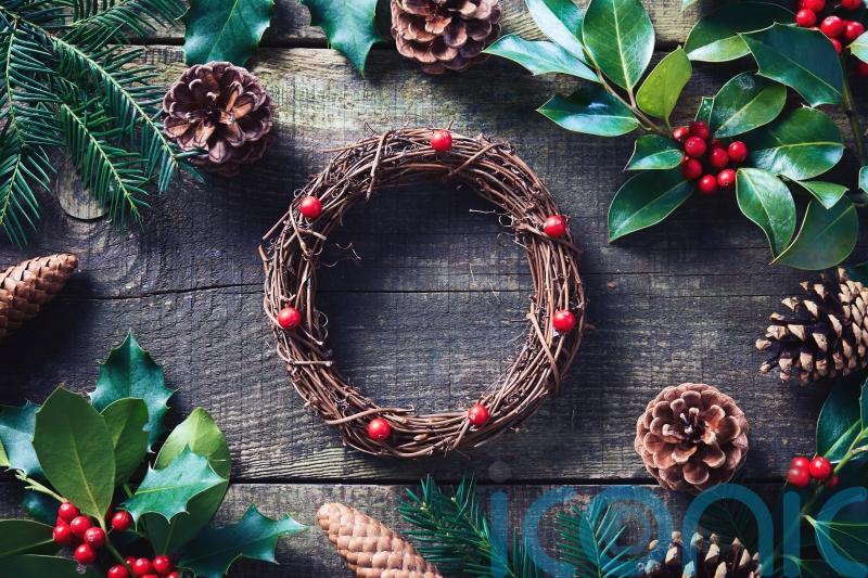 Last-minute garden foraging for simple displays