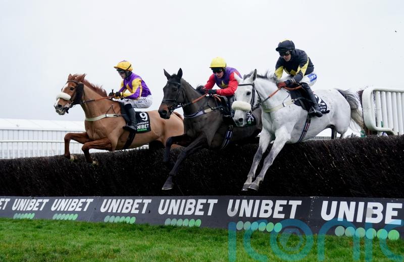 Tizzard pair both holding claims to valuable veterans’ prize at Sandown