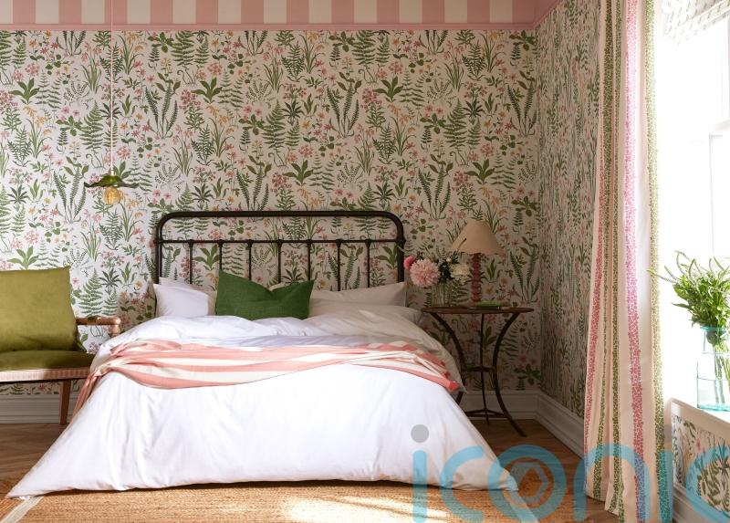 9 ways to style spring florals and fancify your scheme