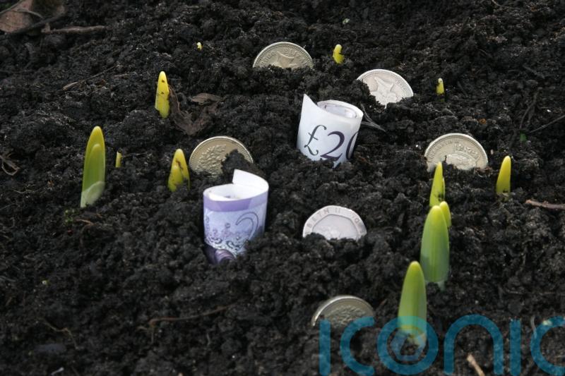 5 simple ways to give your finances a ‘spring clean’ and save money
