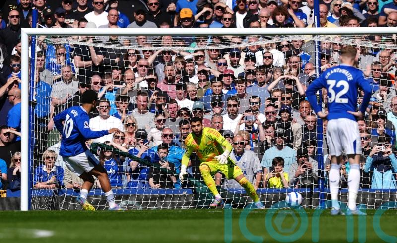 Arsenal’s slim title challenge almost over after Everton draw