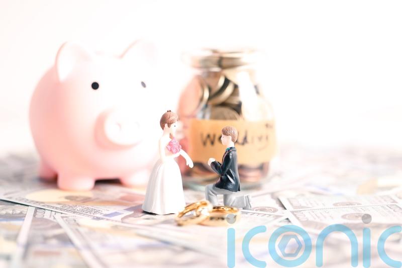 How to save money as a guest this wedding season
