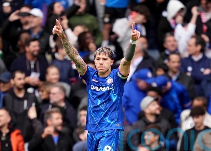 Chelsea beat lacklustre Liverpool to boost Champions League hopes