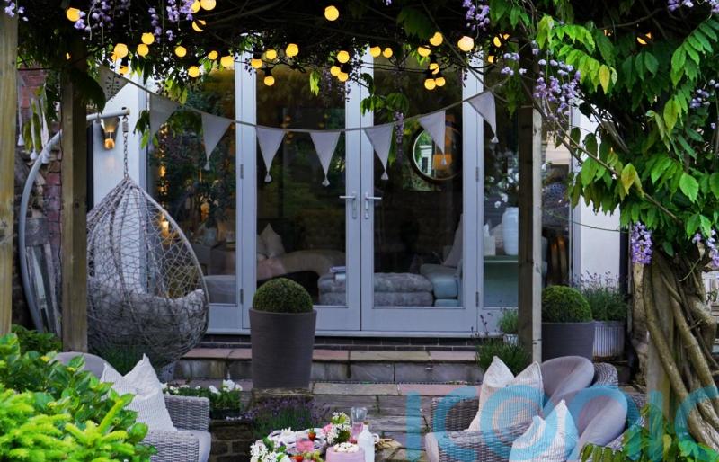 9 ways to style up al fresco settings