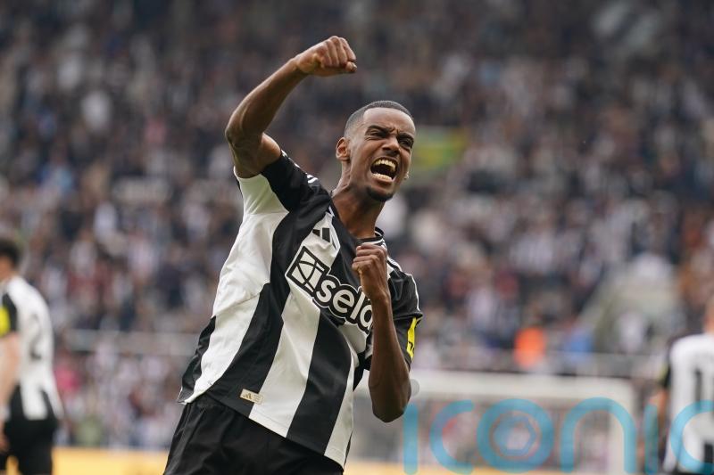Newcastle boss Eddie Howe hopes ‘electric’ Alexander Isak is fit to face Everton