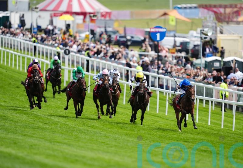 Johnson Houghton targets Ascot with Woodcote second