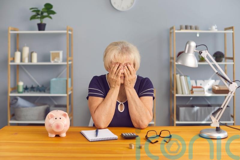 8 money-saving tips for single people