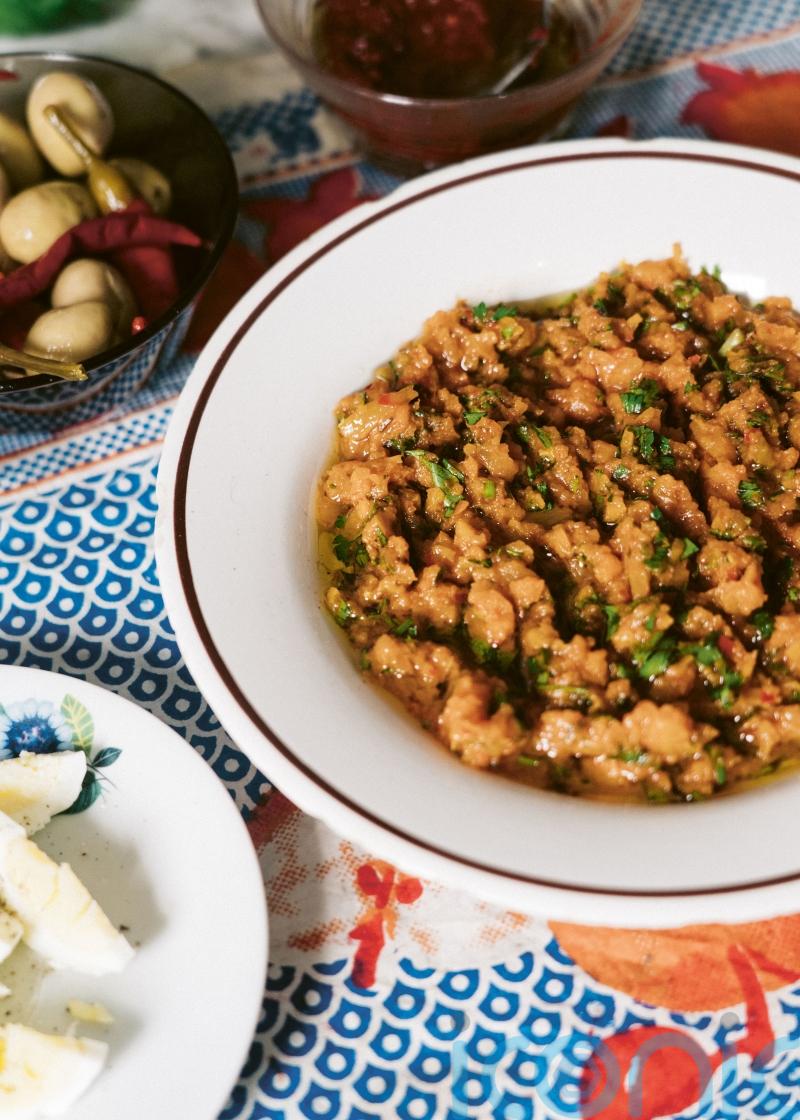How to make omek houria – a Tunisian carrot dip