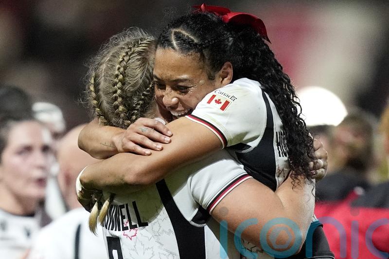 Canada train with headphones on ahead of Twickenham WC final against England