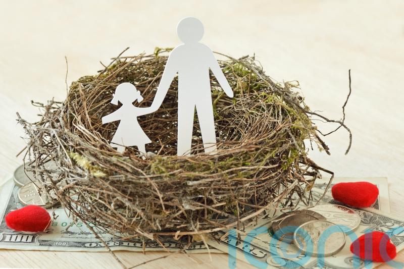 I’m a single parent, what financial help is available? 