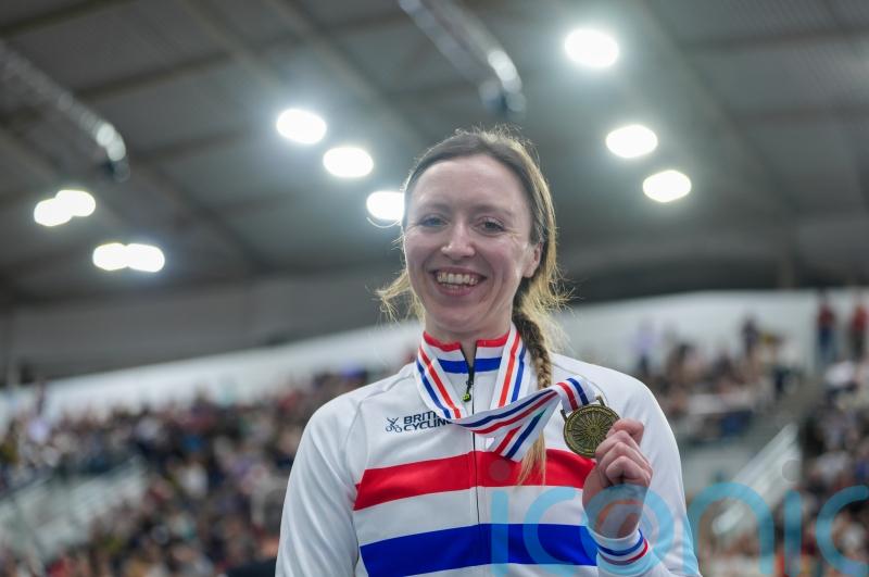 Anna Morris pips team-mate Josie Knight to retain individual pursuit world title