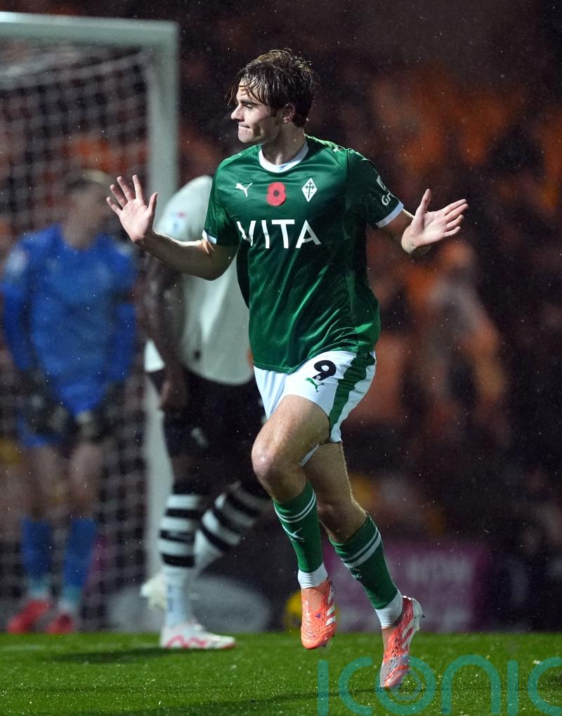 Stockport breeze past Port Vale to climb to top of League One table