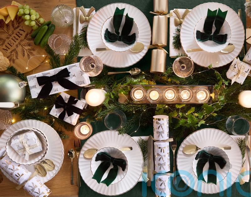 How to create a viral-worthy tablescape for Christmas
