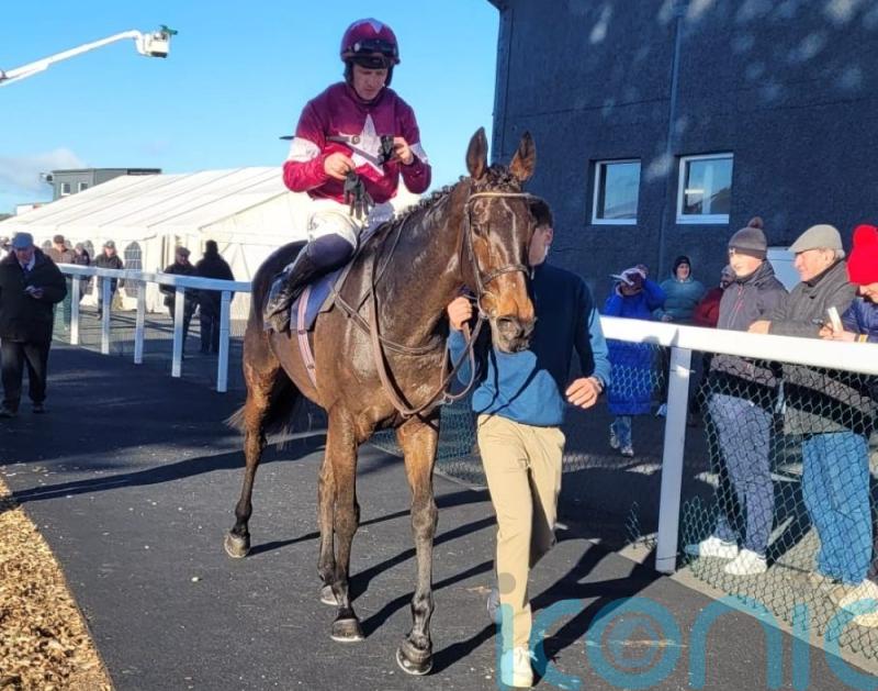 Place De La Nation makes winning start at Thurles