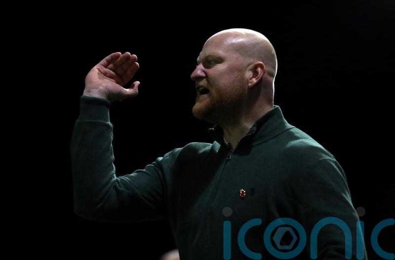 Andy Whing brands referee &rsquo;embarrassing&rsquo; after controversial Barrow defeat