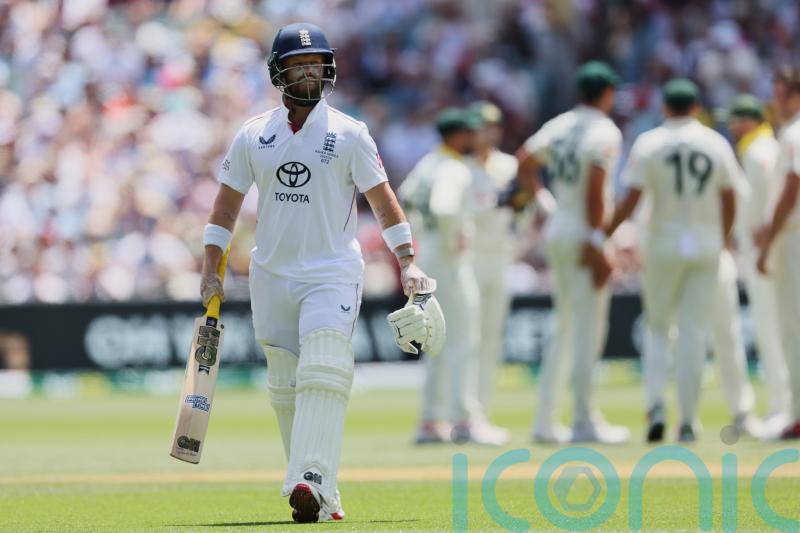 Ben Duckett falls before lunch as Australia progress towards Ashes victory
